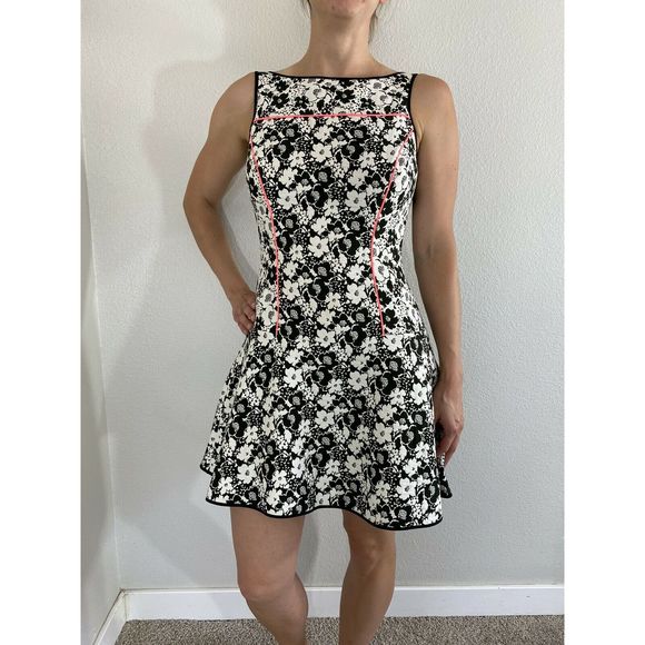 Banana Republic Dresses & Skirts - Banana Republic Floral Fit Flare Dress Size 0P